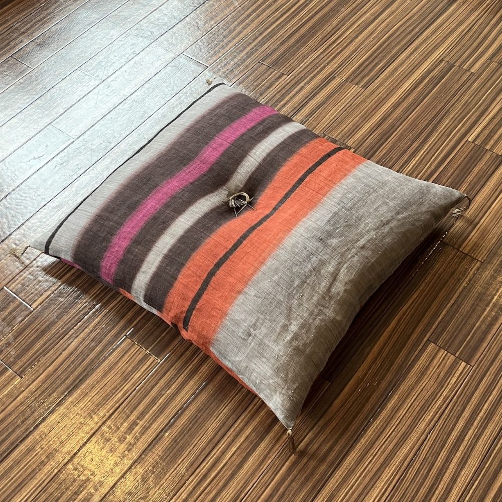 【展示品】本麻手描き 座布団 虹