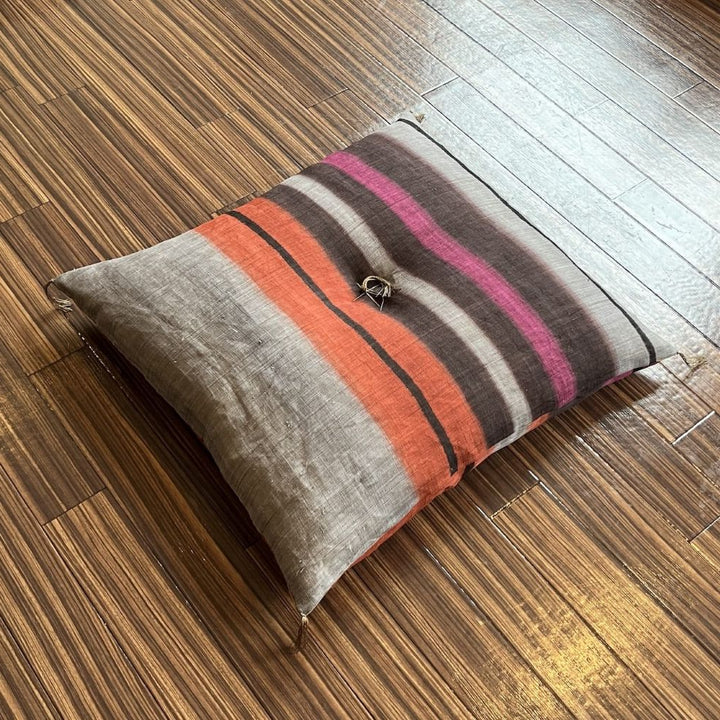 【展示品】本麻手描き 座布団 虹